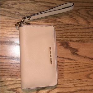MICHAEL KORS LARGE WALLET WITH STRAP